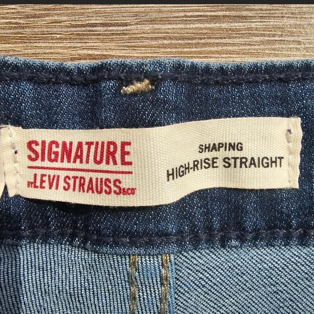 Signature By Levi Strauss Shaping Bootcut Jeans (21W/26) - Picture 3 of 8